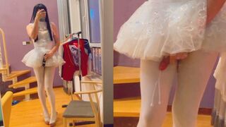 A ballet dancer dressed in milky stockings was made to finish off by a hump fucktoy