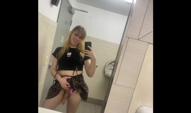 Tgirl showing/public/piss compilation