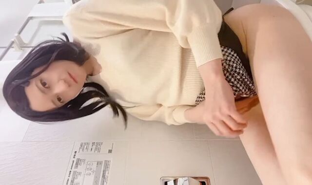 Asian crossdresser cleaning pucker after fuckfest