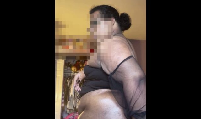 Magnificent Yam-sized Caboose T-model Mercedes