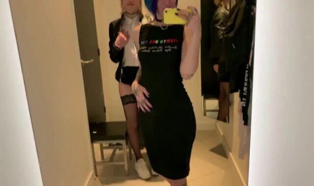 T-gal has fun with her girlfriend in the changing guest room