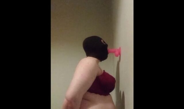 Practicing oral pleasure skills without hands