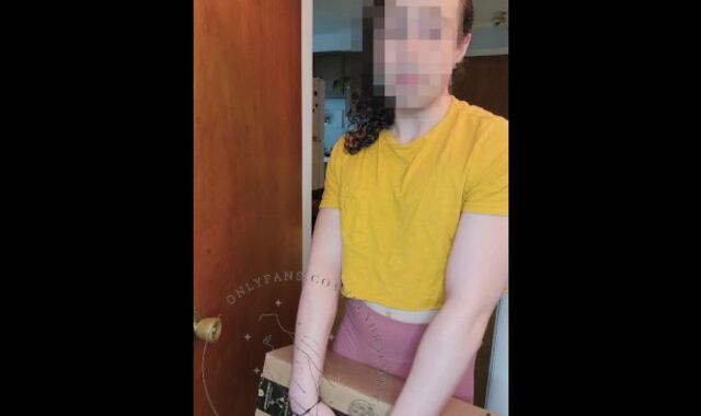 Trans delivery woman sucks your rod TRAILER