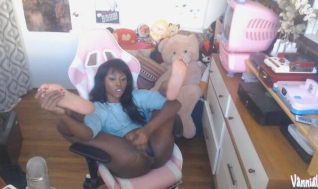 Vanniall shoots immense blast into own mouth