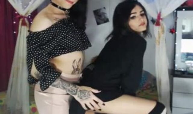 3 teenagers she-creatures Toying On webcamera