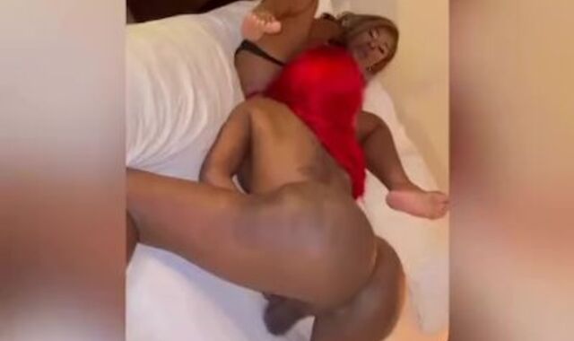 Sexy ts fucks females beaver