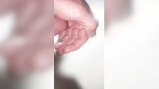 Goldenshower in the Hand