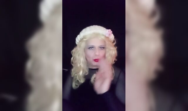Sexy Prissy Kiss