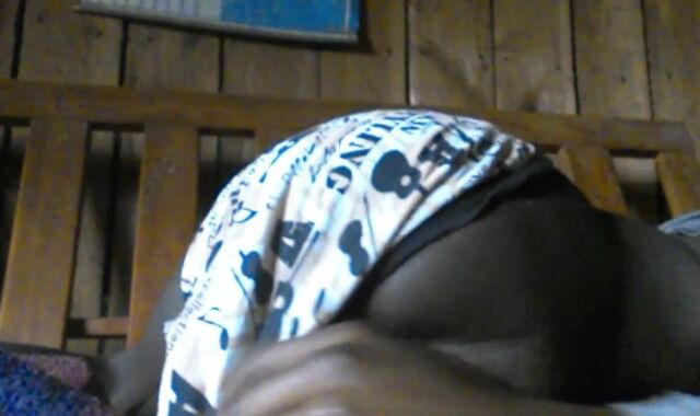 TRANSGENDER WITH big CULO DE-ROBE TEASE