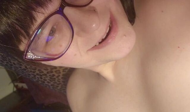 Amy Flashes Off her new Cooch - post op