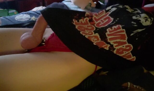 Thicc mummy plays with her immense sausage